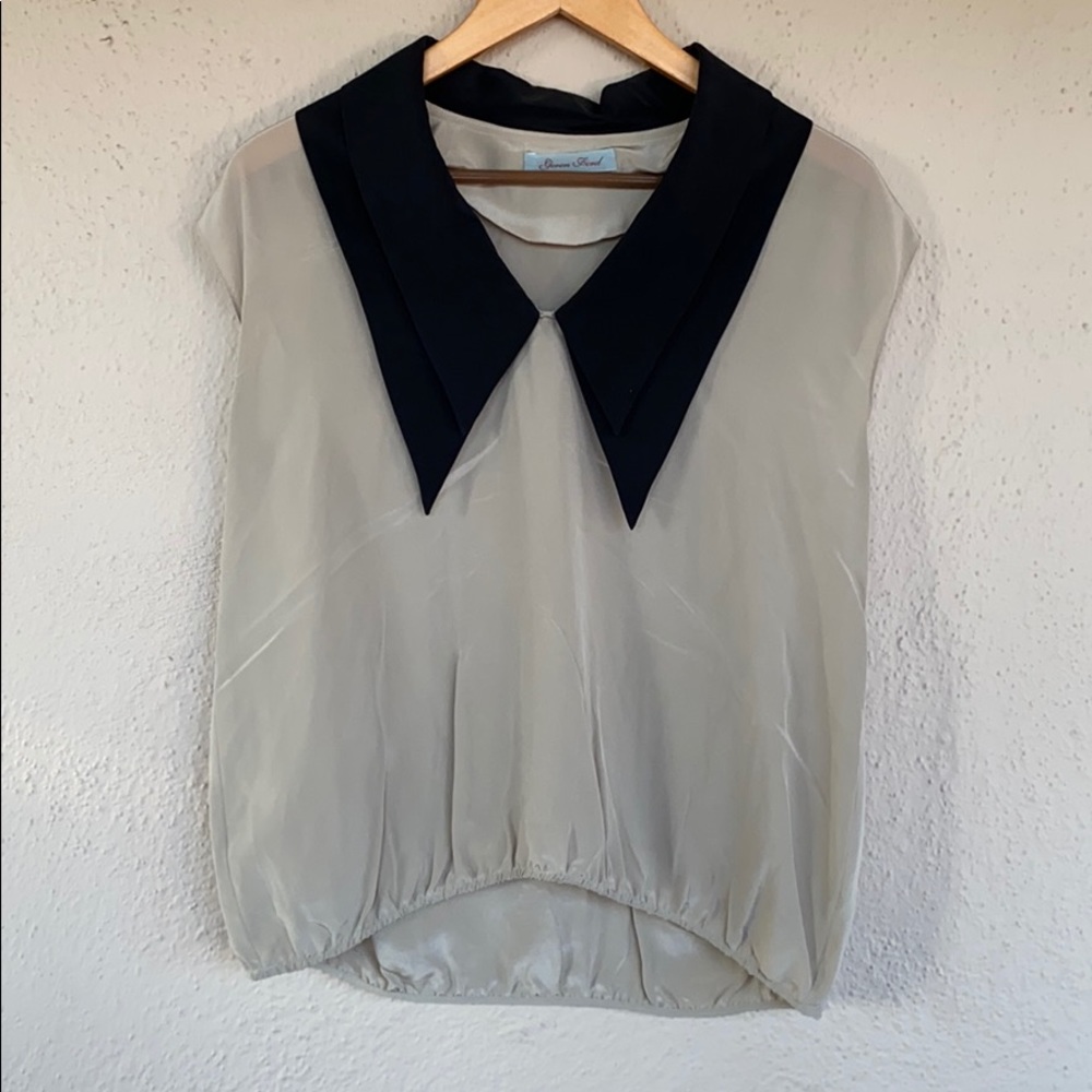 Geren Ford tan silk blouse w black double collar